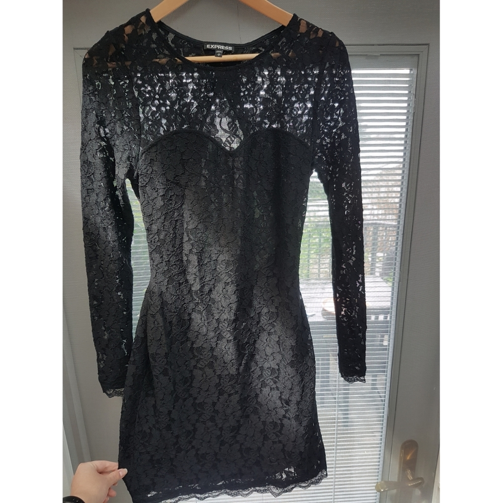 ▪Express▪Fitted lace dress w/ cutouts